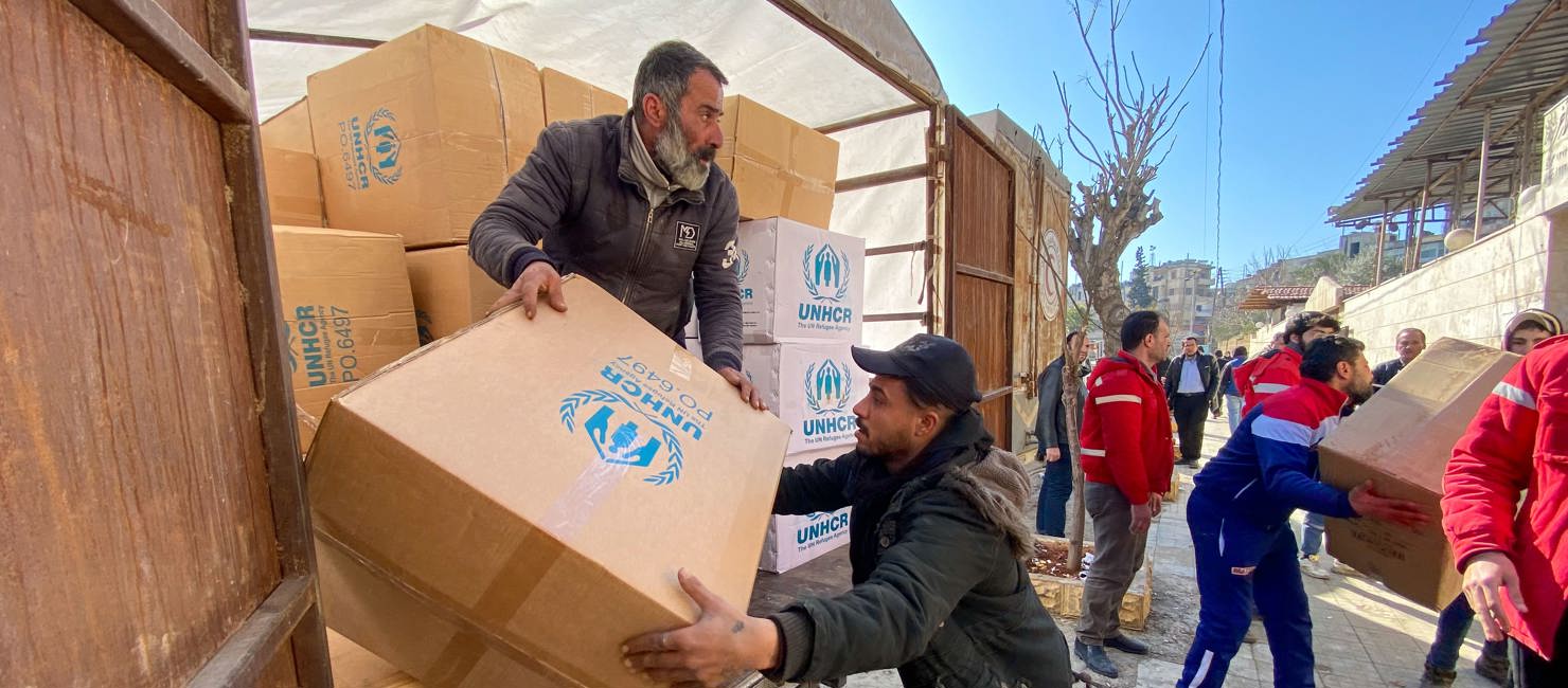 UNHCR distributes relief items, including thermal blankets, to families staying at a mosque in Aleppo, Syria.