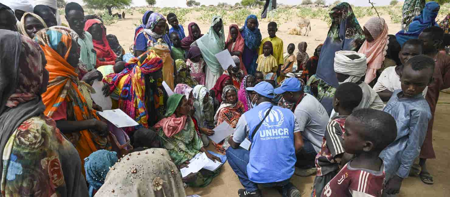 UNHCR staff in Chad pre-registers recently arrived Sudanese refugees