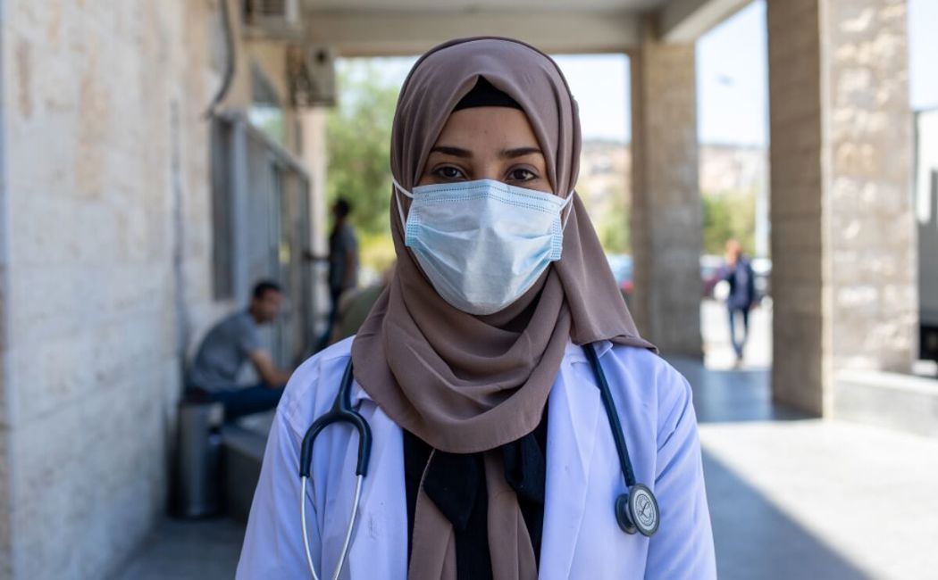 Dr Basma, a Yemeni refugee, now working as a refugee doctor near Jordan through UNHCR's initiative