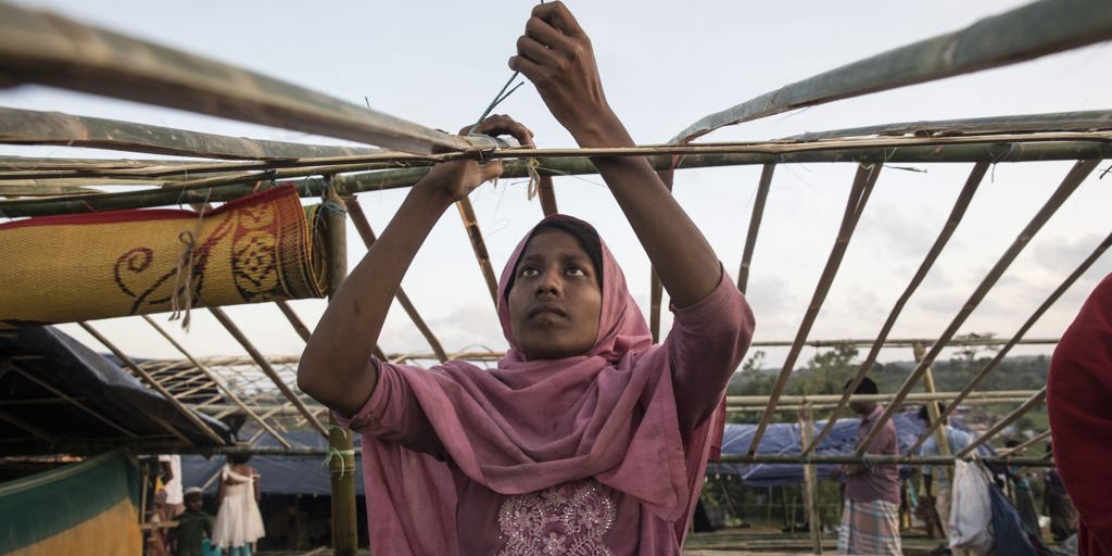 A newly arrived Rohingya refugee builds a shelter in Thainkhali camp in Bangladesh using materials provided by UNHCR. 
