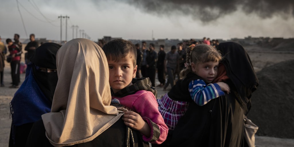 Displaced Iraqis reach Ja’dah camp in Qayyarah after fleeing the battle for Mosul. The sky is engulfed in thick black smoke from oil wells set ablaze by retreating militias.