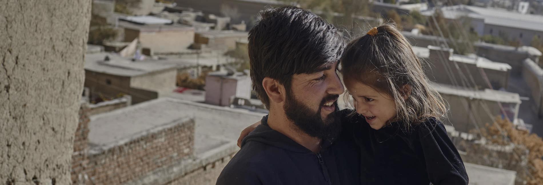 Afghanistan_Abdul Sattar-30-holds-his-daughter-Munawara-4-outside-their-accommodation-in-Kabul